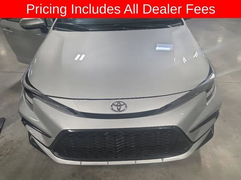 Used 2025 Toyota Corolla SE FWD image 2