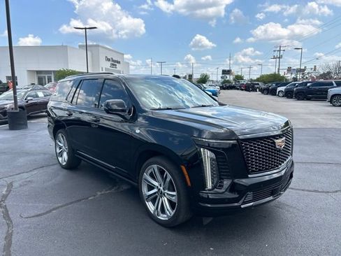 Used 2025 Cadillac Escalade Sport w/ Touring Package AWD/4WD image 4