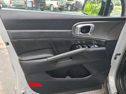 Used 2023 Kia Sorento SX AWD/4WD image 17
