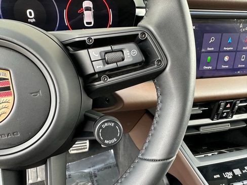 Certified 2025 Porsche Macan 4S Electric image 18