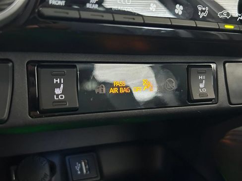 Used 2025 Toyota RAV4 XSE AWD/4WD image 25