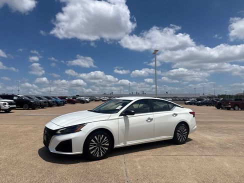 Certified 2025 Nissan Altima 2.5 SV FWD image 9