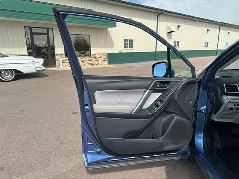 Used 2017 Subaru Forester 2.5i Premium w/ All-Weather Package image 11