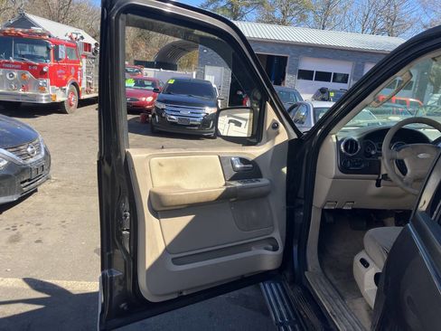 Used 2006 Ford Expedition XLT image 23