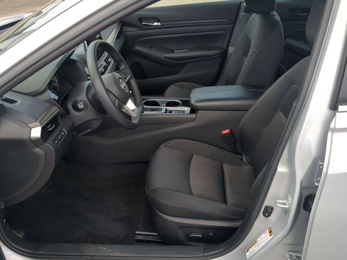 Used 2024 Nissan Altima 2.5 SV image 12