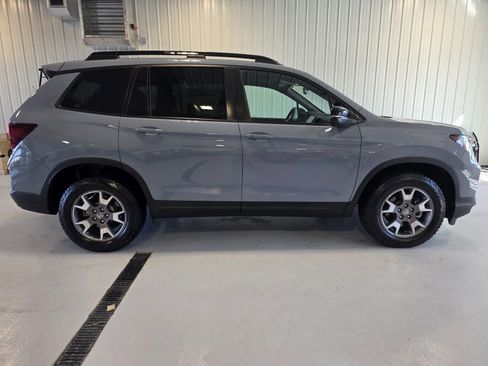 Used 2022 Honda Passport TrailSport image 2