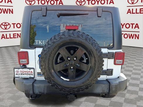 Used 2018 Jeep Wrangler Sport AWD/4WD image 7