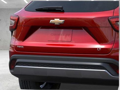 New 2026 Chevrolet Trax LT w/ Driver Confidence Package image 14