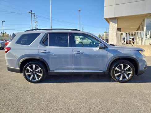 Used 2024 Honda Pilot Touring image 7