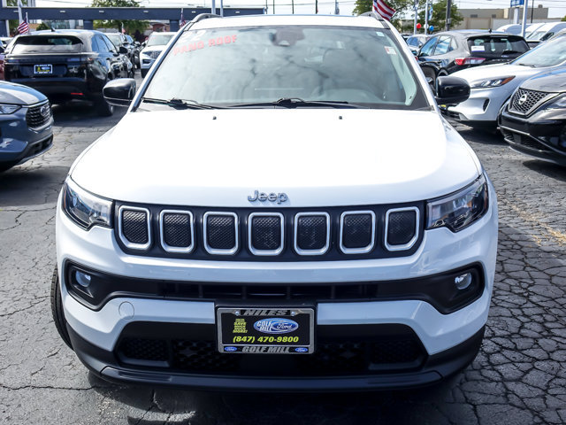 Used 2022 Jeep Compass Latitude w/ Sun and Sound Group AWD/4WD image 4