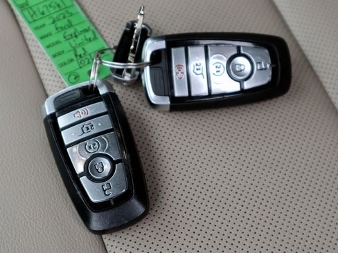 Used 2023 Ford Explorer Limited image 38