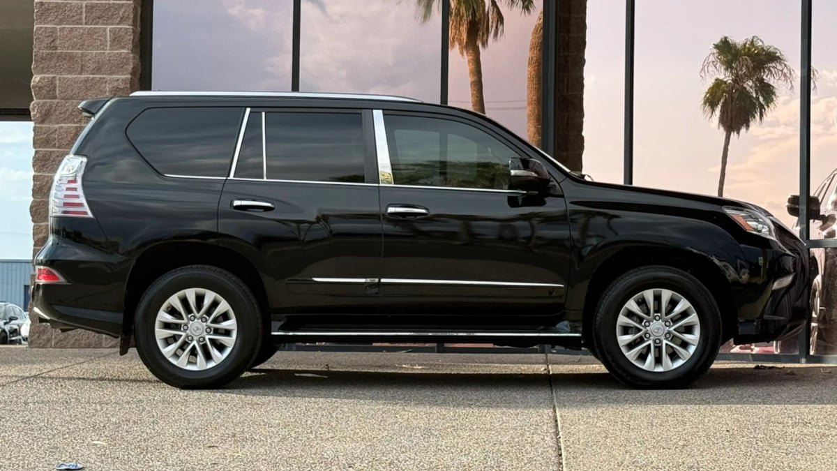 Used 2014 Lexus GX 460 w/ Premium Package AWD/4WD image 15