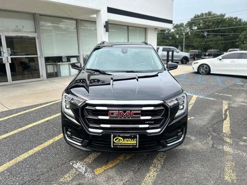 Used 2022 GMC Terrain AT4 image 2
