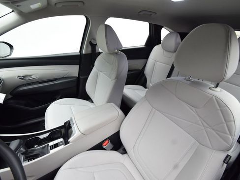 Used 2025 Hyundai Tucson SE image 17