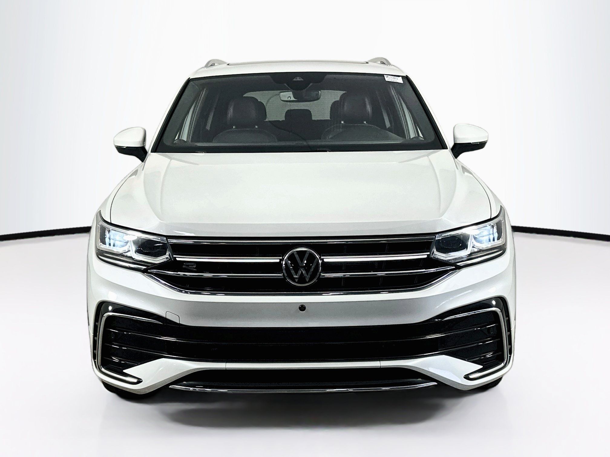 Used 2022 Volkswagen Tiguan SEL R-Line AWD/4WD image 2
