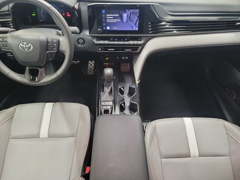 Used 2025 Toyota Camry SE w/ Convenience Package image 16