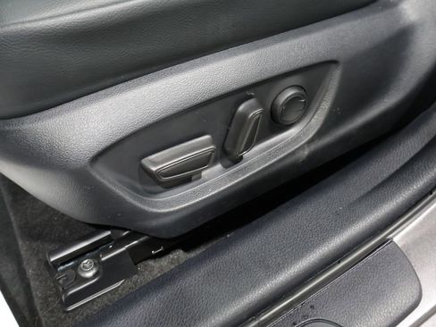 Used 2023 Toyota Camry SE image 12