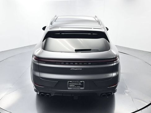 Certified 2025 Porsche Cayenne AWD/4WD image 35