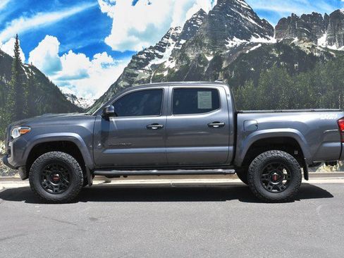 Used 2018 Toyota Tacoma TRD Sport w/ Technology Package AWD/4WD image 7