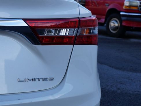 Used 2016 Toyota Avalon Limited image 8