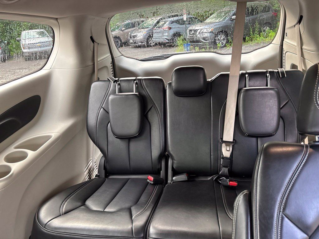Used 2024 Chrysler Pacifica Touring-L FWD image 15