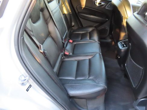 Used 2018 Volvo XC60 T6 Inscription w/ Convenience Package AWD/4WD image 16