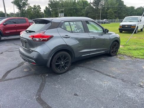 Used 2020 Nissan Kicks SR w/ SR Premium Package FWD image 2