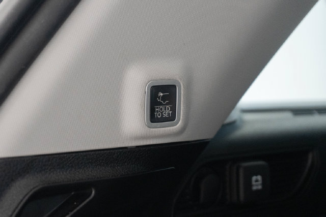 Used 2023 Jeep Grand Cherokee Limited AWD/4WD image 15