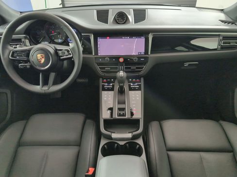 Certified 2025 Porsche Macan AWD/4WD image 20