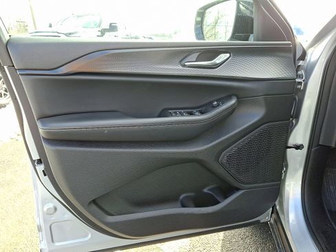 New 2025 Jeep Grand Cherokee L Altitude image 15