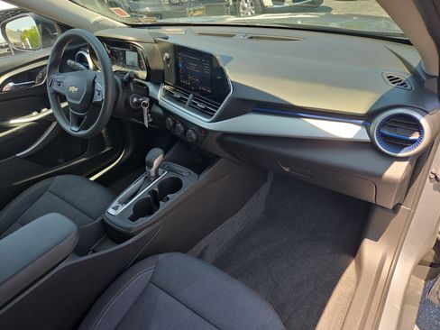 Used 2025 Chevrolet Trax LS FWD image 19