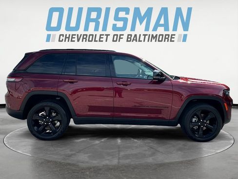 Used 2024 Jeep Grand Cherokee Limited w/ Black Appearance Package AWD/4WD image 7