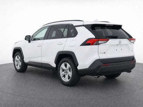 Used 2021 Toyota RAV4 XLE FWD image 3