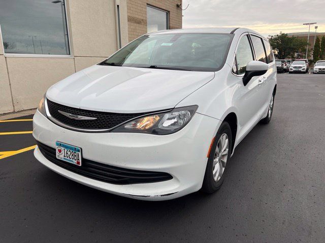 Used 2017 Chrysler Pacifica Touring w/ Tire & Wheel Group FWD image 4