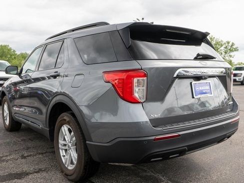 Used 2023 Ford Explorer XLT AWD/4WD image 8