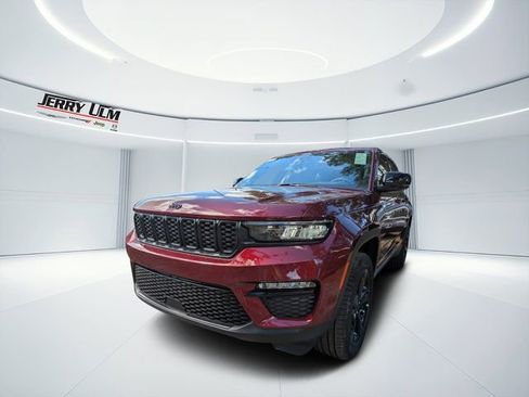 New 2025 Jeep Grand Cherokee Limited w/ Black Appearance Package RWD image 7