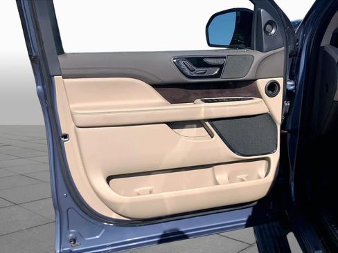 Used 2023 Lincoln Navigator 4WD image 22