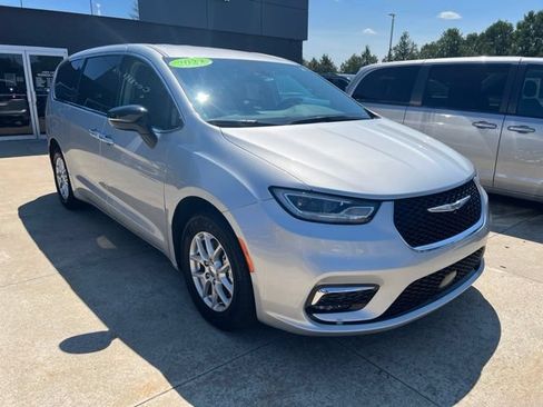 Certified 2024 Chrysler Pacifica Touring-L FWD image 1
