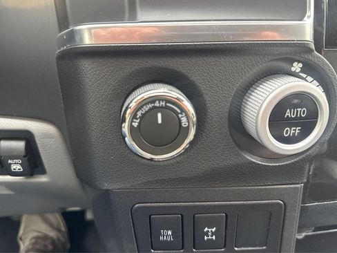 Used 2019 Toyota Sequoia SR5 AWD/4WD image 35