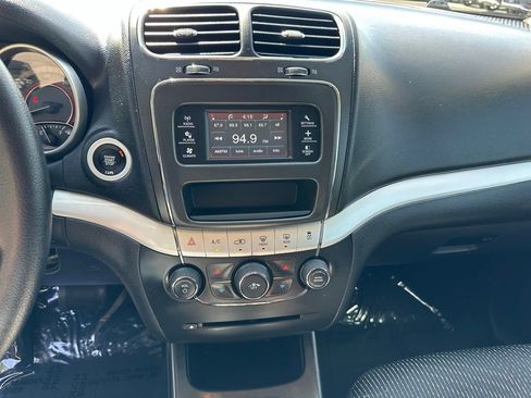 Used 2020 Dodge Journey SE FWD image 24