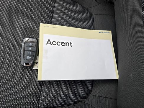 Used 2022 Hyundai Accent SEL image 11