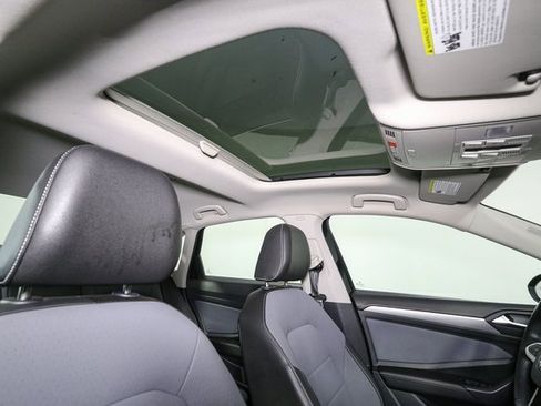 Used 2025 Volkswagen Jetta SE image 16