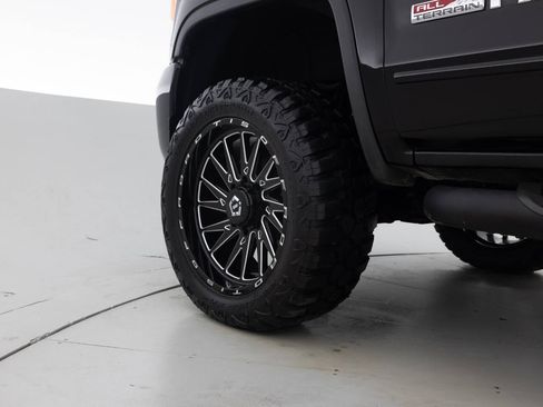 Used 2018 GMC Sierra 2500 SLT w/ All Terrain HD Package image 17