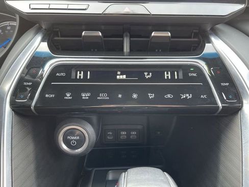 Certified 2023 Toyota Venza XLE image 11