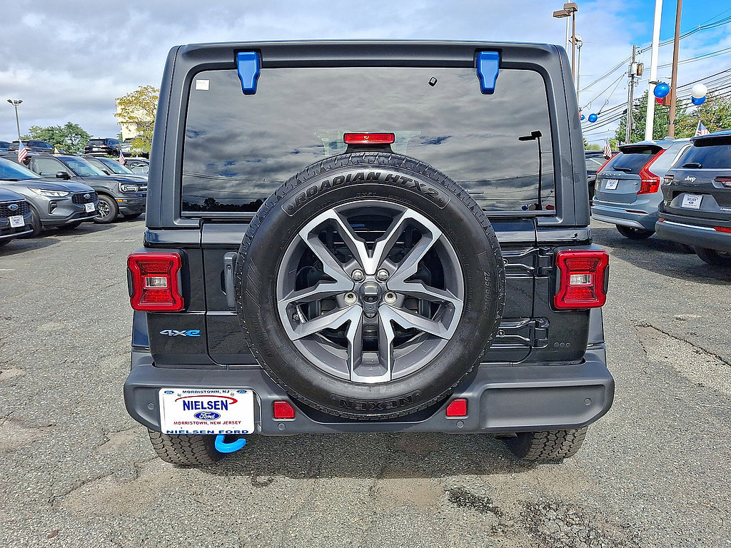 Used 2024 Jeep Wrangler Unlimited w/ Convenience Group AWD/4WD image 29