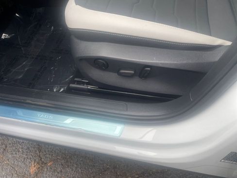 Used 2025 Volkswagen Taos SE image 23