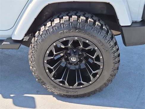 Used 2018 Jeep Wrangler Unlimited Sahara image 11