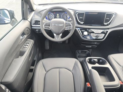 New 2026 Chrysler Pacifica Select image 22