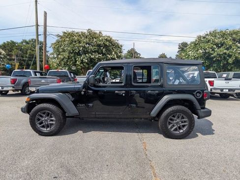 Used 2022 Jeep Wrangler Unlimited Sport AWD/4WD image 6