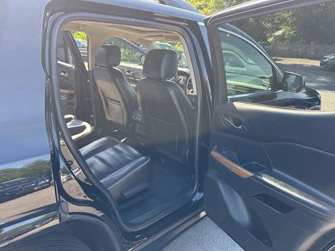 Used 2019 GMC Acadia Denali w/ Technology Package AWD/4WD image 27